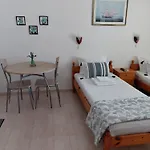 студиа мансарда ненови Appartement Pomorie