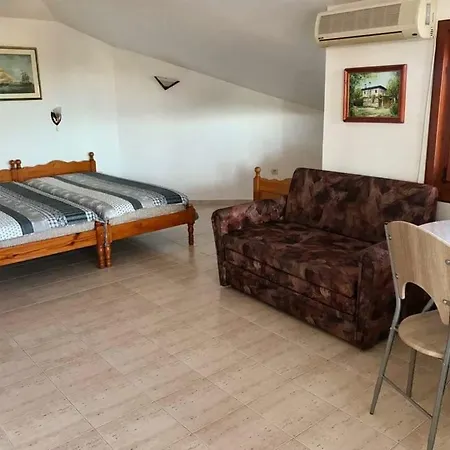 студиа мансарда ненови Apartmán *